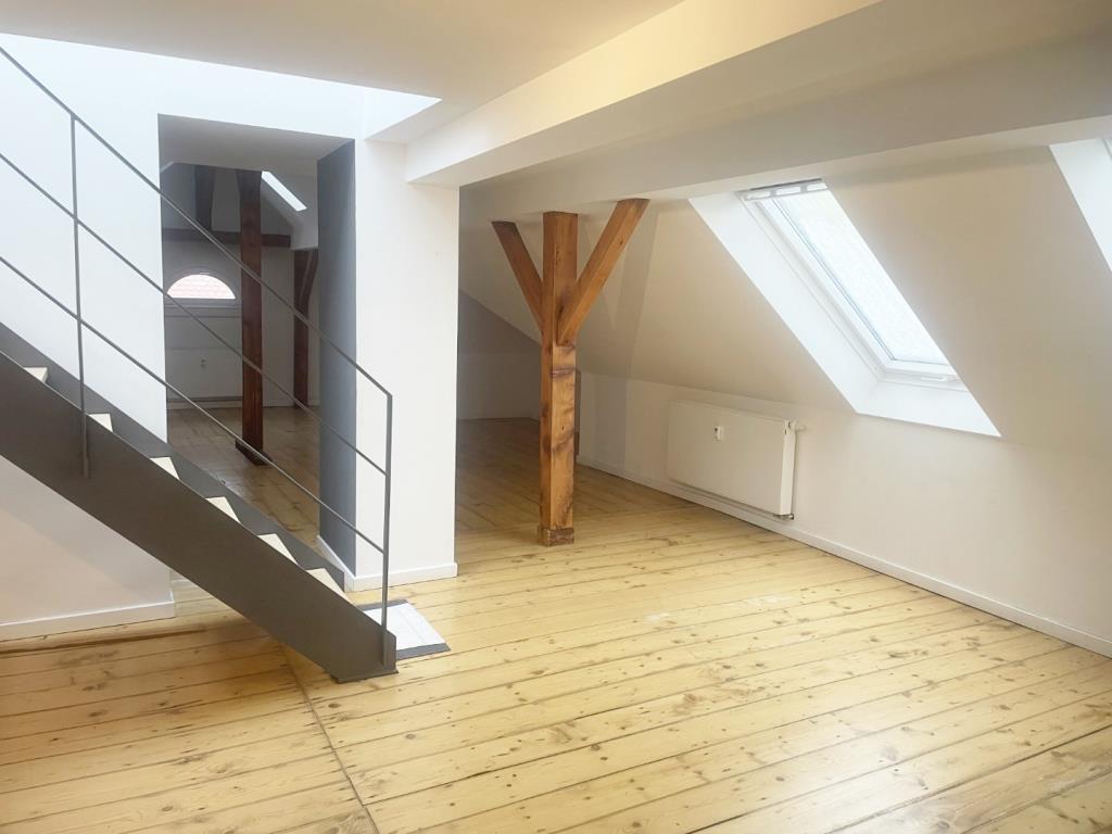 Studio mit Aufg z Dacht.